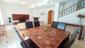 https://cdn.resales-online.com/public/3evhskmhln/properties/07ad1bbc1f8911eca97d0217bc231ef4/w1200/11-20939a0134ad724a8cb2a801094d15a4.jpg?v=1632910434