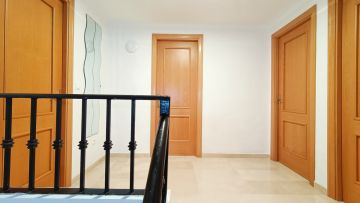 https://cdn.resales-online.com/public/3evhskmhln/properties/07ad1bbc1f8911eca97d0217bc231ef4/w1200/18-cc72f169493c096e712837ff5d8b6e41.jpg?v=1632910434