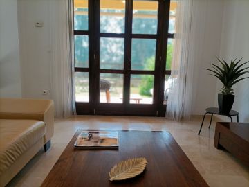 https://cdn.resales-online.com/public/3evhskmhln/properties/07ad1bbc1f8911eca97d0217bc231ef4/w1200/21-2c707e7c511429b4f8ec4ee5f221ddb6.jpg?v=1632910434