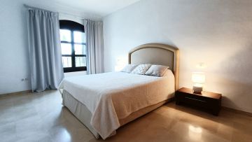 https://cdn.resales-online.com/public/3evhskmhln/properties/07ad1bbc1f8911eca97d0217bc231ef4/w1200/27-f6e8bc237ba13ac4c268badec6354f3d.jpg?v=1632910434