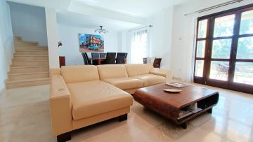 https://cdn.resales-online.com/public/3evhskmhln/properties/07ad1bbc1f8911eca97d0217bc231ef4/w1200/34-2e8657844e540eba0189d71f472ffca9.jpg?v=1632910434