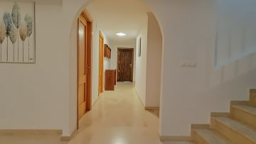 https://cdn.resales-online.com/public/3evhskmhln/properties/07ad1bbc1f8911eca97d0217bc231ef4/w1200/6-241328e1bcc9c0d8ce1222beb6c967a8.jpg?v=1632910434