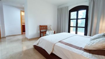 https://cdn.resales-online.com/public/3evhskmhln/properties/07ad1bbc1f8911eca97d0217bc231ef4/w1200/56-2d0a216f8e134b5871b2b0b286c835ab.jpg?v=1632910434