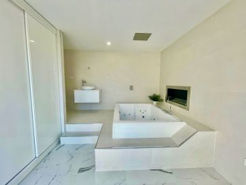 https://cdn.resales-online.com/public/607egr68dk/properties/3a69801c07eb11ecaa340217bc231ef4/w1200/73-807da6c120f1fbb3b8a7a3ff59390e65.jpg?v=1661422998