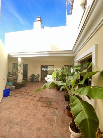https://cdn.resales-online.com/public/8japs2pkup/properties/4b871b5822b311eca97d0217bc231ef4/w1200/10-bb915d1cb19341576dcdc994b81ab9c5.jpg?v=1634317218