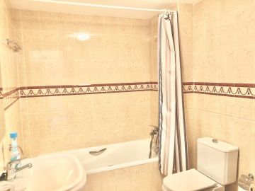 https://cdn.resales-online.com/public/a5ssrfvfdl/properties/294a7f3b318d11eca97d0217bc231ef4/w1200/7-aa4cc561180b369757c0bb4af9886cd3.jpg?v=1634728640