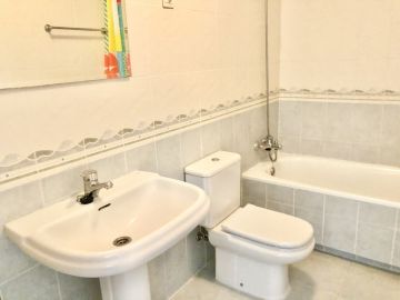 https://cdn.resales-online.com/public/a5ssrfvfdl/properties/294a7f3b318d11eca97d0217bc231ef4/w1200/9-467d0cee5b725f3ef65f102a0c2e69c0.jpg?v=1634728640
