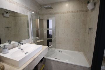 https://cdn.resales-online.com/public/98eevfg45e/properties/aa5e8b0c38a311eca97d0217bc231ef4/w1200/18-cc72f169493c096e712837ff5d8b6e41.jpg?v=1635508366
