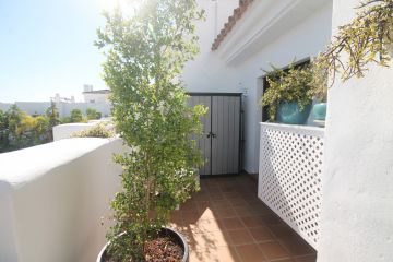 https://cdn.resales-online.com/public/98eevfg45e/properties/aa5e8b0c38a311eca97d0217bc231ef4/w1200/7-aa4cc561180b369757c0bb4af9886cd3.jpg?v=1635508366