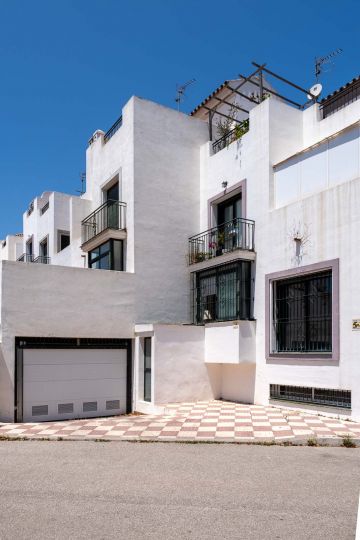 https://cdn.resales-online.com/public/6ocoehzhpl/properties/ba9bdea445fb11eca97d0217bc231ef4/w1200/18-cc72f169493c096e712837ff5d8b6e41.jpg?v=1636977211