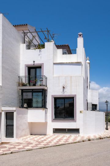 https://cdn.resales-online.com/public/6ocoehzhpl/properties/ba9bdea445fb11eca97d0217bc231ef4/w1200/21-2c707e7c511429b4f8ec4ee5f221ddb6.jpg?v=1636977211