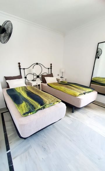 https://cdn.resales-online.com/public/qpsidi4ccn/properties/82d342ea464911eca97d0217bc231ef4/w1200/20-d1f7658cbe4ba6cd8666fec30fba80ad.jpg?v=1637010981