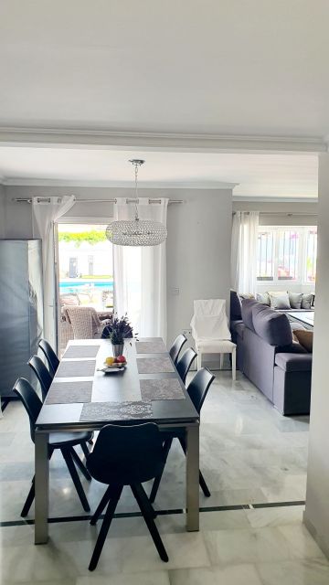 https://cdn.resales-online.com/public/qpsidi4ccn/properties/82d342ea464911eca97d0217bc231ef4/w1200/3-e898b2bb2a2fdfd06d2c39894dce8316.jpg?v=1637010981