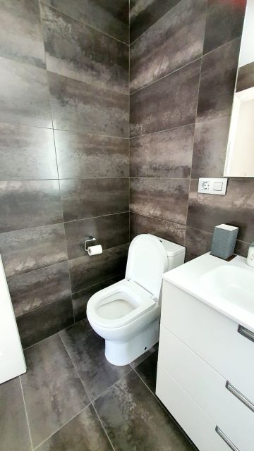 https://cdn.resales-online.com/public/qpsidi4ccn/properties/82d342ea464911eca97d0217bc231ef4/w1200/52-aa08978ddec66a09ad5932aa90b5d90c.jpg?v=1637010981
