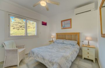 https://cdn.resales-online.com/public/v8b00unuc7/properties/ef57e87a46c811eca97d0217bc231ef4/w1200/16-ec67b526875bf0124b6ce4328a754439.jpg?v=1637245456