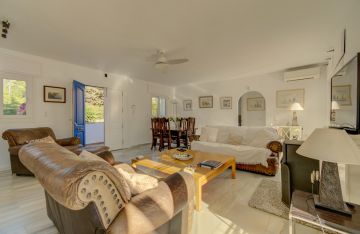 https://cdn.resales-online.com/public/v8b00unuc7/properties/ef57e87a46c811eca97d0217bc231ef4/w1200/35-53608d01401493ba18e3704836160563.jpg?v=1637245456