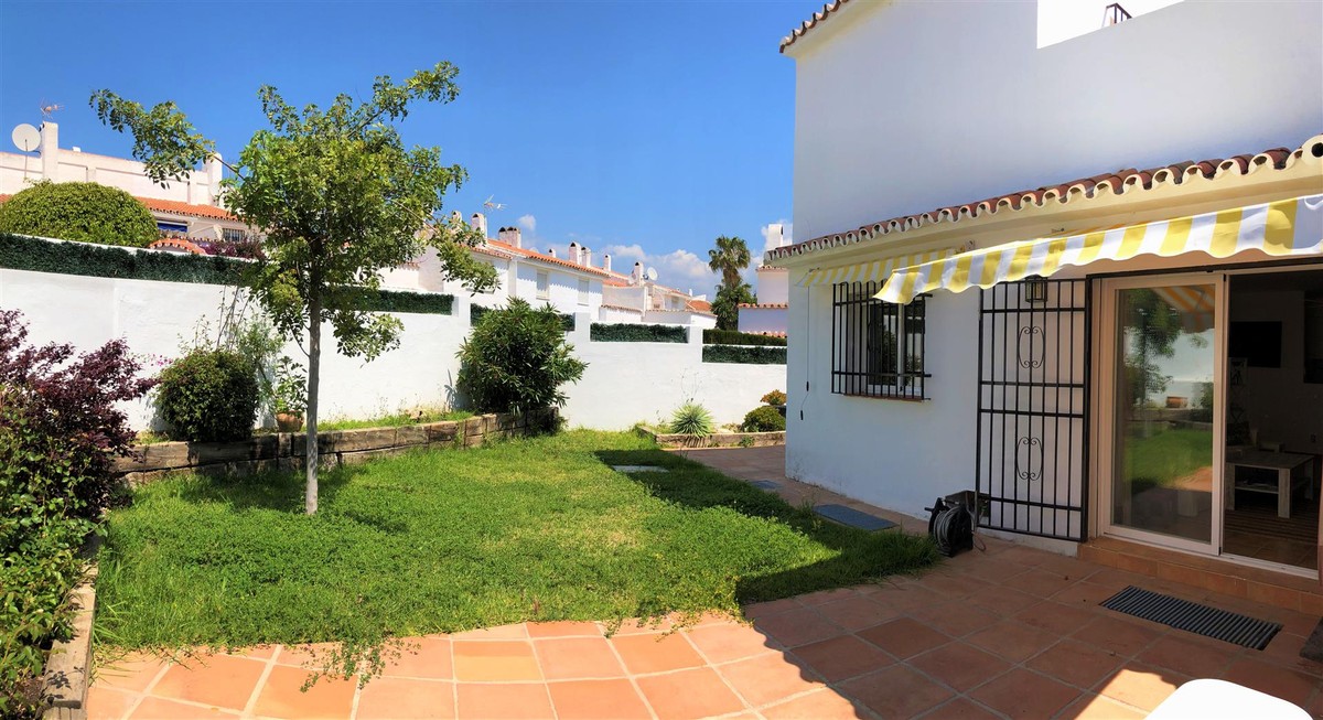 https://cdn.resales-online.com/public/3gccpne2s8/properties/b6df4a59485d11eca97d0217bc231ef4/w1200/1-7980e48d732b6fc85c14b43b94d2aa54.jpg?v=1637236388
