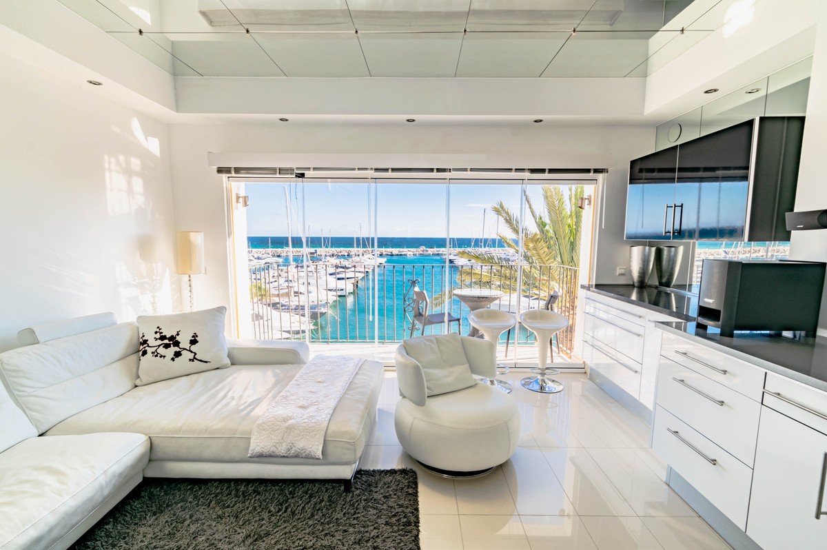 https://cdn.resales-online.com/public/l6gt8lh0v2/properties/ad8a832f4ed511eca97d0217bc231ef4/w1200/1-7980e48d732b6fc85c14b43b94d2aa54.jpg?v=1637948020