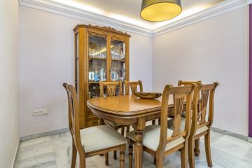 https://cdn.resales-online.com/public/1bqt55a2f5/properties/79579a904eab11eca97d0217bc231ef4/w1200/13-5fd73dea700db77384c091ca9818b1a9.jpg?v=1637941680