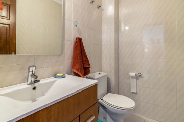 https://cdn.resales-online.com/public/1bqt55a2f5/properties/79579a904eab11eca97d0217bc231ef4/w1200/14-d70dc3102c00d7be0e872dfe1c1f86d7.jpg?v=1637941680