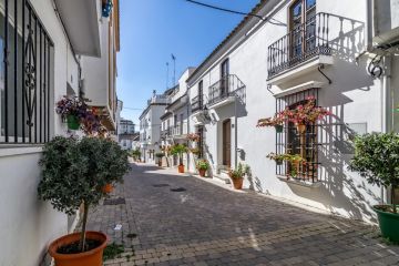 https://cdn.resales-online.com/public/1bqt55a2f5/properties/79579a904eab11eca97d0217bc231ef4/w1200/3-e898b2bb2a2fdfd06d2c39894dce8316.jpg?v=1637941680