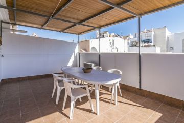 https://cdn.resales-online.com/public/1bqt55a2f5/properties/79579a904eab11eca97d0217bc231ef4/w1200/32-e7f90ea5feef5e01d64d74d6b6d8a834.jpg?v=1637941680