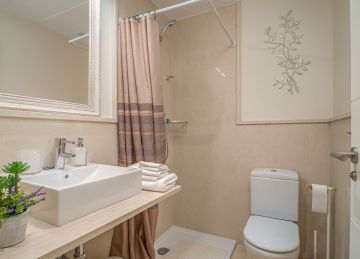 https://cdn.resales-online.com/public/k1850j3m5p/properties/9ea1d67e520511eca97d0217bc231ef4/w1200/22-bcf8e6250e0bab365f900a8ac31ac040.jpg?v=1638454000