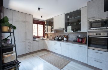 https://cdn.resales-online.com/public/sjfjhu3jtj/properties/8967fe40592a11eca97d0217bc231ef4/w1200/18-cc72f169493c096e712837ff5d8b6e41.jpg?v=1639086568