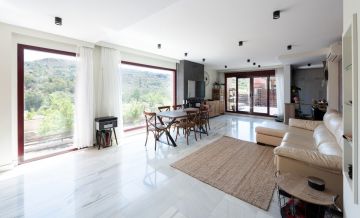 https://cdn.resales-online.com/public/sjfjhu3jtj/properties/8967fe40592a11eca97d0217bc231ef4/w1200/6-241328e1bcc9c0d8ce1222beb6c967a8.jpg?v=1639086568