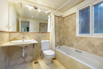 https://cdn.resales-online.com/public/jurdhh2l9d/properties/d777275e6d6a11eca97d0217bc231ef4/w1200/6-241328e1bcc9c0d8ce1222beb6c967a8.jpg?v=1641316038