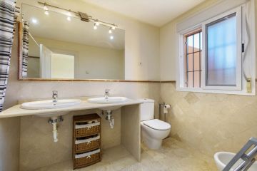 https://cdn.resales-online.com/public/jurdhh2l9d/properties/d777275e6d6a11eca97d0217bc231ef4/w1200/7-aa4cc561180b369757c0bb4af9886cd3.jpg?v=1641316038