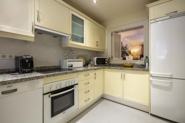 https://cdn.resales-online.com/public/jurdhh2l9d/properties/d777275e6d6a11eca97d0217bc231ef4/w1200/9-467d0cee5b725f3ef65f102a0c2e69c0.jpg?v=1641316038