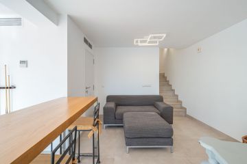 https://cdn.resales-online.com/public/fei838s22c/properties/fea190a4876611eca97d0217bc231ef4/w1200/70-95178d6acc704fd756fad5104529e6bf.jpg?v=1674160127
