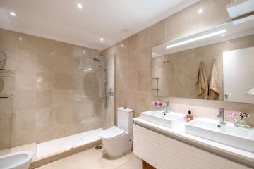 https://cdn.resales-online.com/public/jja1jz8h5h/properties/8f42e85a9f6911eca97d0217bc231ef4/w1200/16-ec67b526875bf0124b6ce4328a754439.jpg?v=1646807226