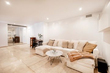 https://cdn.resales-online.com/public/jja1jz8h5h/properties/8f42e85a9f6911eca97d0217bc231ef4/w1200/4-c23c0f86247804fa50226aecd8b0b2c8.jpg?v=1646807226