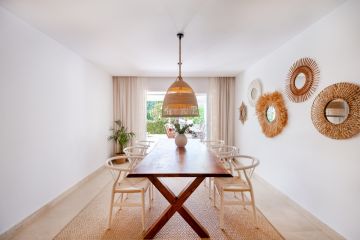 https://cdn.resales-online.com/public/jja1jz8h5h/properties/8f42e85a9f6911eca97d0217bc231ef4/w1200/8-e64a9055bba3e77ac8aca3b893cdf826.jpg?v=1646807226