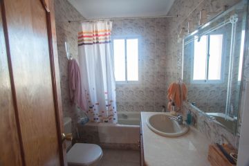 https://cdn.resales-online.com/public/52s7dga2bh/properties/9008c6e1a08411eca97d0217bc231ef4/w1200/18-cc72f169493c096e712837ff5d8b6e41.jpg?v=1646929134