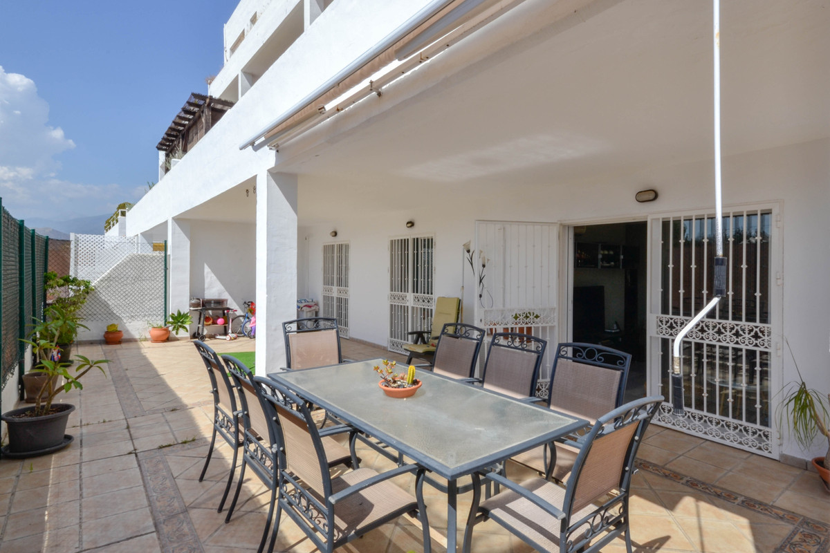 https://cdn.resales-online.com/public/da3ha4dk99/properties/c1c94411a44811eca97d0217bc231ef4/w1200/3-e898b2bb2a2fdfd06d2c39894dce8316.jpg?v=1647343320