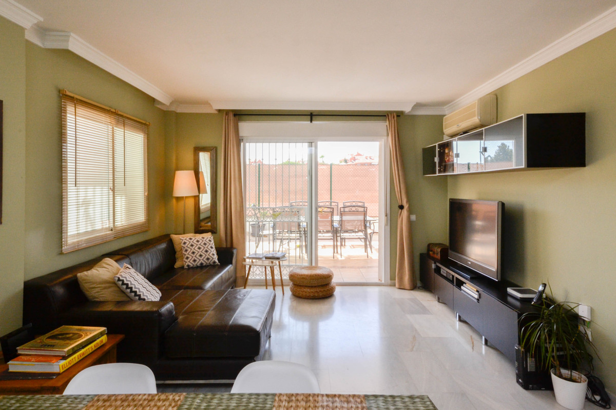 https://cdn.resales-online.com/public/da3ha4dk99/properties/c1c94411a44811eca97d0217bc231ef4/w1200/4-c23c0f86247804fa50226aecd8b0b2c8.jpg?v=1647343320