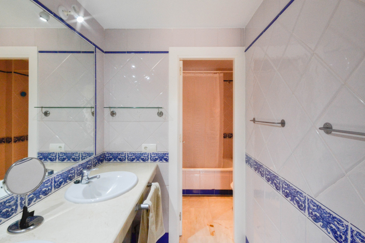 https://cdn.resales-online.com/public/da3ha4dk99/properties/c1c94411a44811eca97d0217bc231ef4/w1200/7-aa4cc561180b369757c0bb4af9886cd3.jpg?v=1647343320