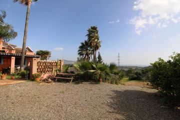 https://cdn.resales-online.com/public/lahrid967e/properties/63c47222a39b11eca97d0217bc231ef4/w1200/37-1d70d218e897435ff17cdff8e99bb5bf.jpg?v=1648853537