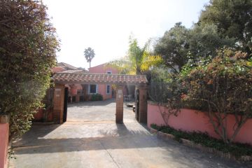 https://cdn.resales-online.com/public/lahrid967e/properties/63c47222a39b11eca97d0217bc231ef4/w1200/56-2d0a216f8e134b5871b2b0b286c835ab.jpg?v=1648853537