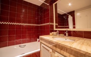 https://cdn.resales-online.com/public/c1vmnhgt2j/properties/d4f378d6a44611eca97d0217bc231ef4/w1200/16-ec67b526875bf0124b6ce4328a754439.jpg?v=1647361837