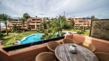 https://cdn.resales-online.com/public/c1vmnhgt2j/properties/d4f378d6a44611eca97d0217bc231ef4/w1200/28-ef19a2c59920e2e087cd278a51b6dbf8.jpg?v=1647361837