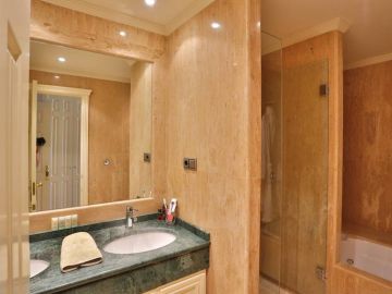 https://cdn.resales-online.com/public/89kebbpqnb/properties/ocimggmkkccdtwu/w1200/13-5fd73dea700db77384c091ca9818b1a9.jpg?v=1557251975