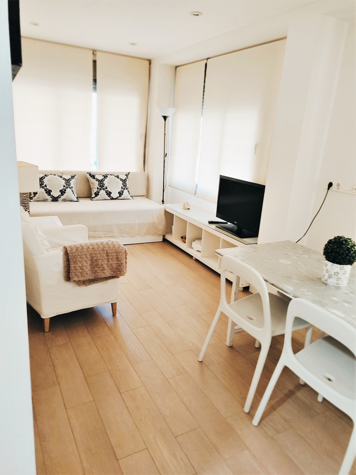 https://cdn.resales-online.com/public/u3l2ad5ic9/properties/41cd029cae9111eca97d0217bc231ef4/w1200/1-7980e48d732b6fc85c14b43b94d2aa54.jpg?v=1648474932
