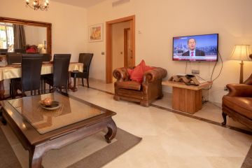 https://cdn.resales-online.com/public/avr9vuq8uu/properties/8f358f26962611eca97d0217bc231ef4/w1200/16-ec67b526875bf0124b6ce4328a754439.jpg?v=1647608060