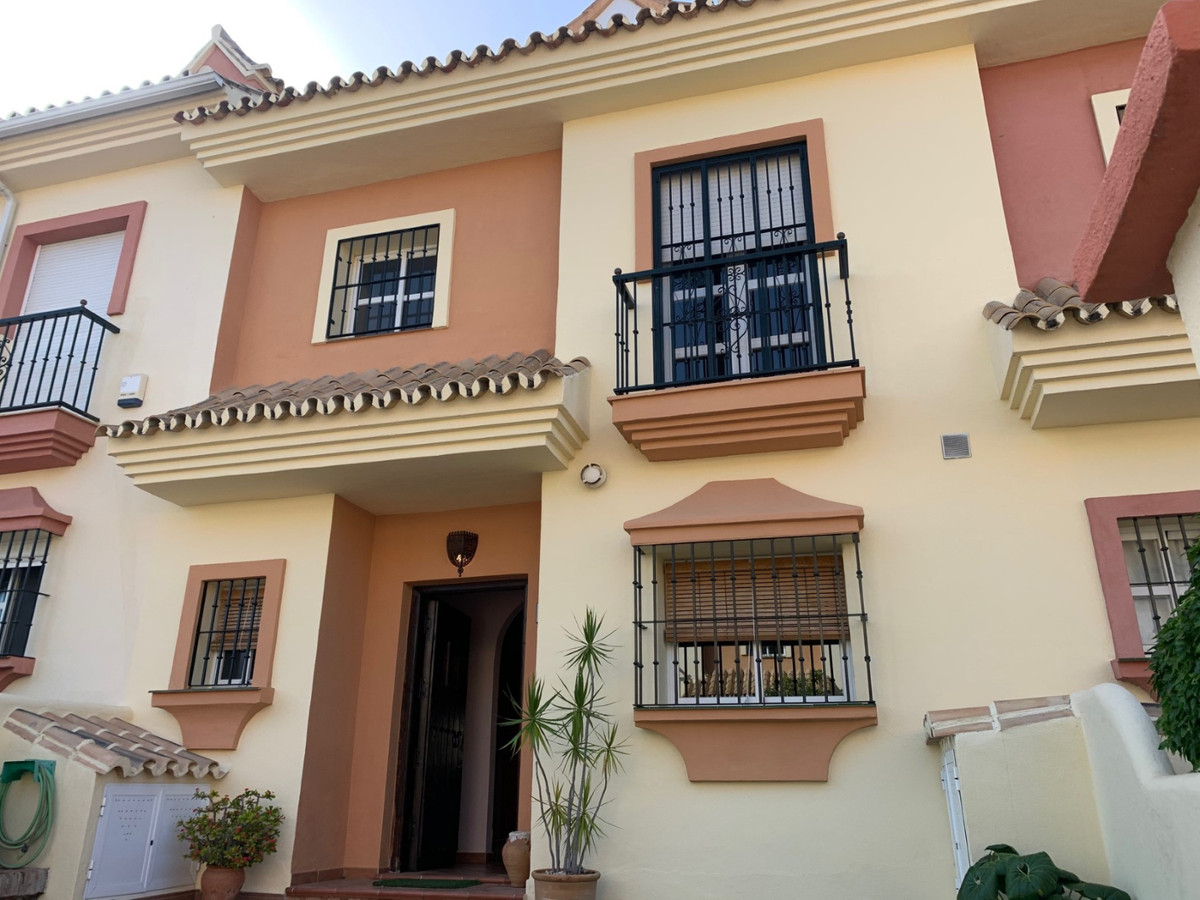 https://cdn.resales-online.com/public/u6447mvlgg/properties/6416bf12eb6111ea9b6206907717b01e/w1200/1-7980e48d732b6fc85c14b43b94d2aa54.jpg?v=1649248964