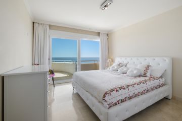 https://cdn.resales-online.com/public/98eevfg45e/properties/93dd0dbeb73811eca97d0217bc231ef4/w1200/14-d70dc3102c00d7be0e872dfe1c1f86d7.jpg?v=1649668920