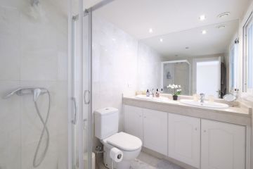 https://cdn.resales-online.com/public/98eevfg45e/properties/93dd0dbeb73811eca97d0217bc231ef4/w1200/20-d1f7658cbe4ba6cd8666fec30fba80ad.jpg?v=1649668920